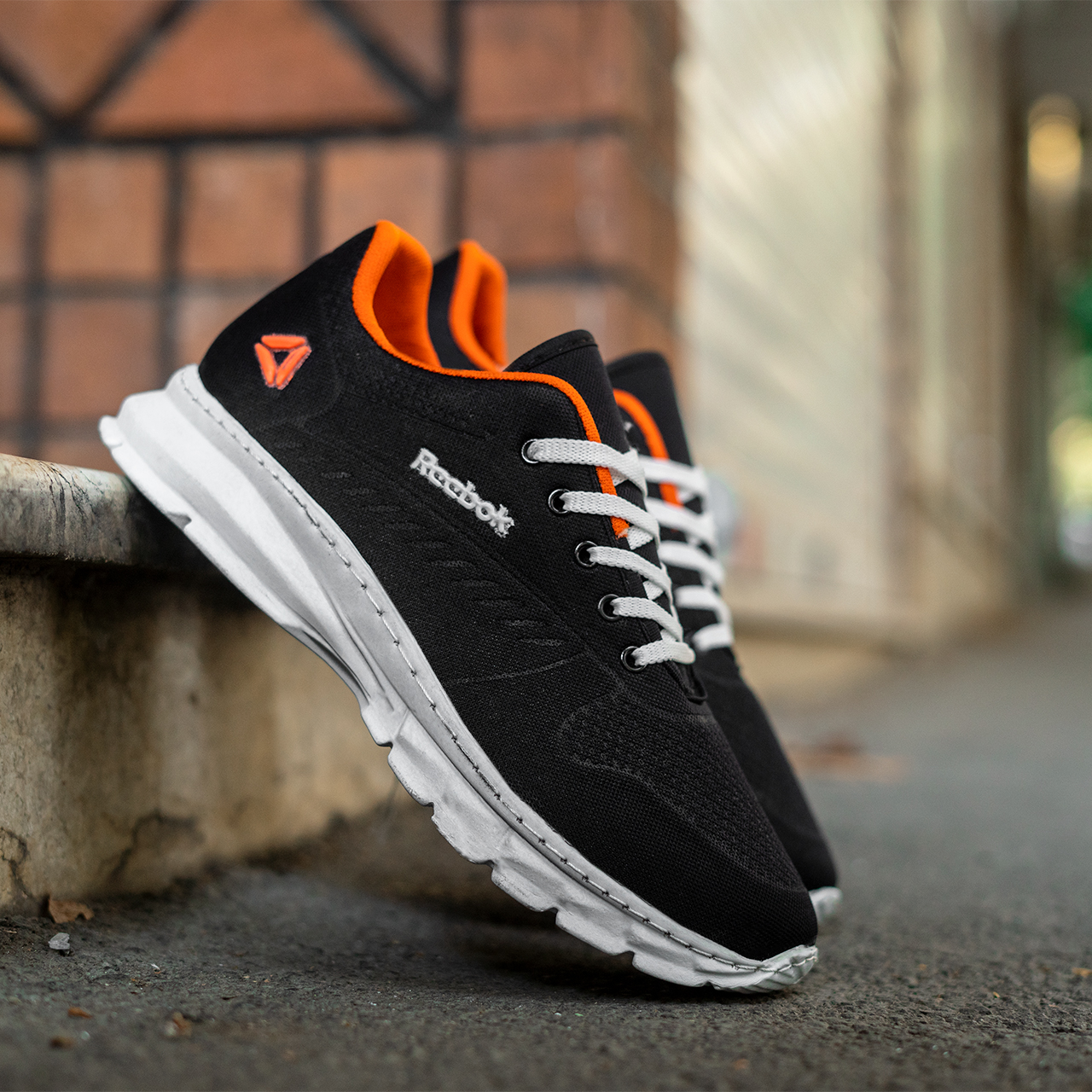 کفش ورزشی(T) ریبوک زیره سفید مدل FTF