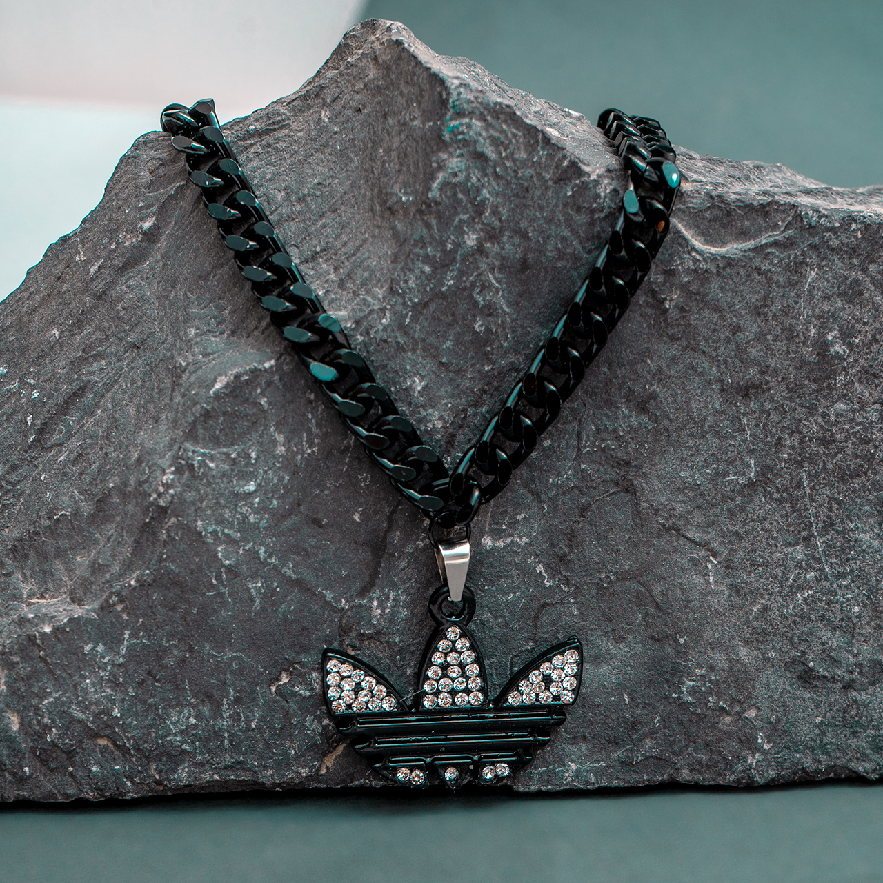 گردنبند آویز دار آدیداس مشکی مردانه مدل A40