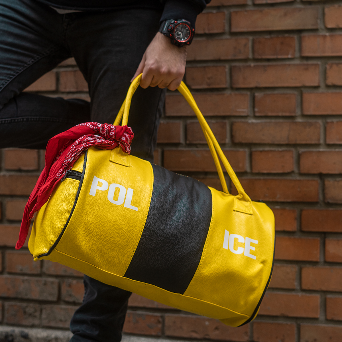 ساک ورزشی زرد مشکی مدل Police
