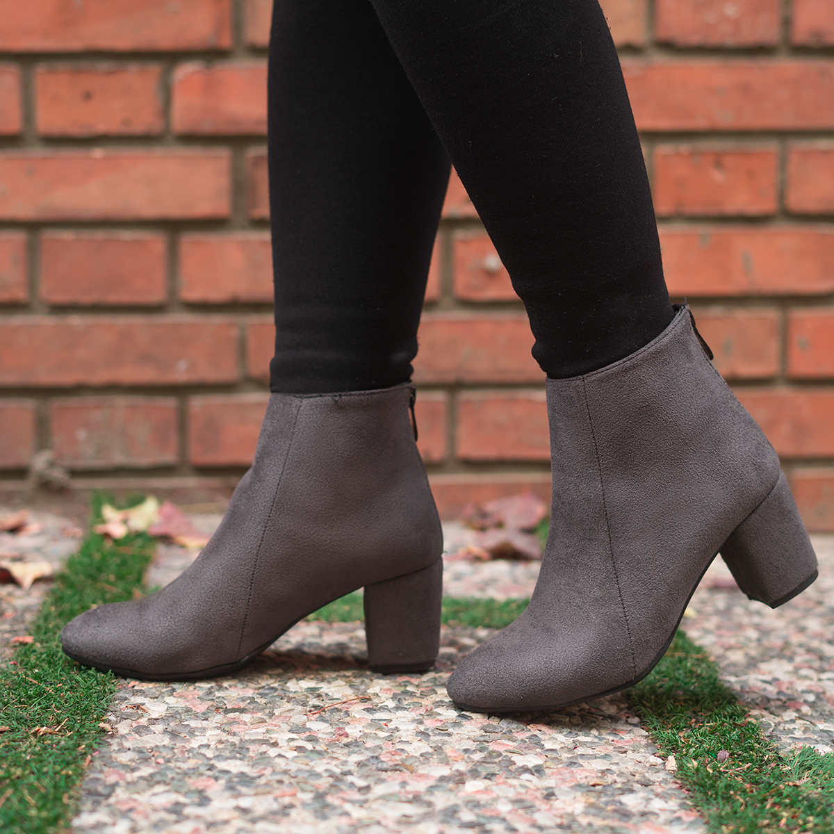 نیم بوت دخترانه پاشنه دار طوسی مدل Anosha