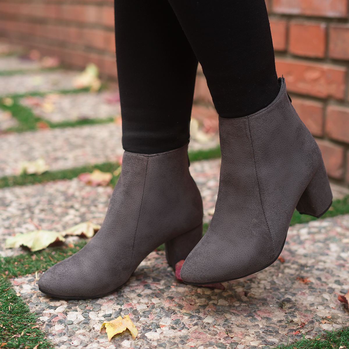 نیم بوت دخترانه پاشنه دار طوسی مدل Anosha