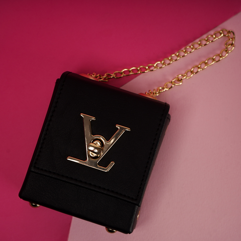 کیف پاسپورتی زنانه مشکی مدل Selena