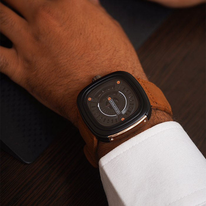 ساعت sevenfriday قهوه ای صفحه مشکی مدل rinald