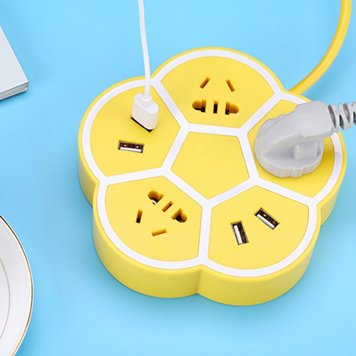 چند راهی برق و شارژر USB