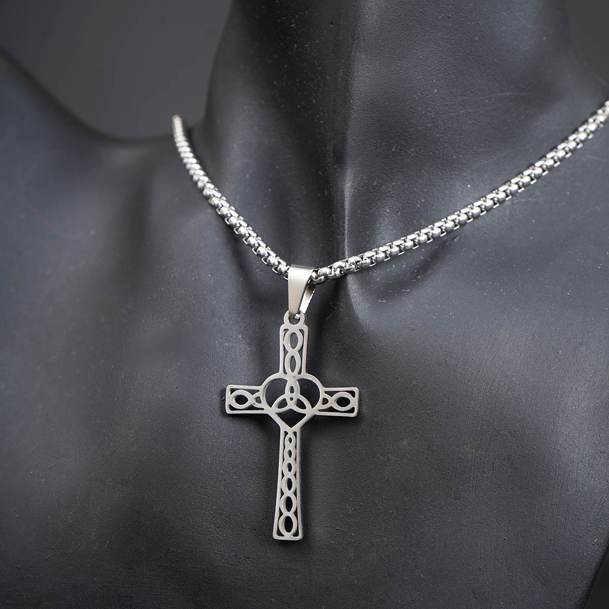 گردنبند نقره ای طرح صلیب و قلب مدل SH