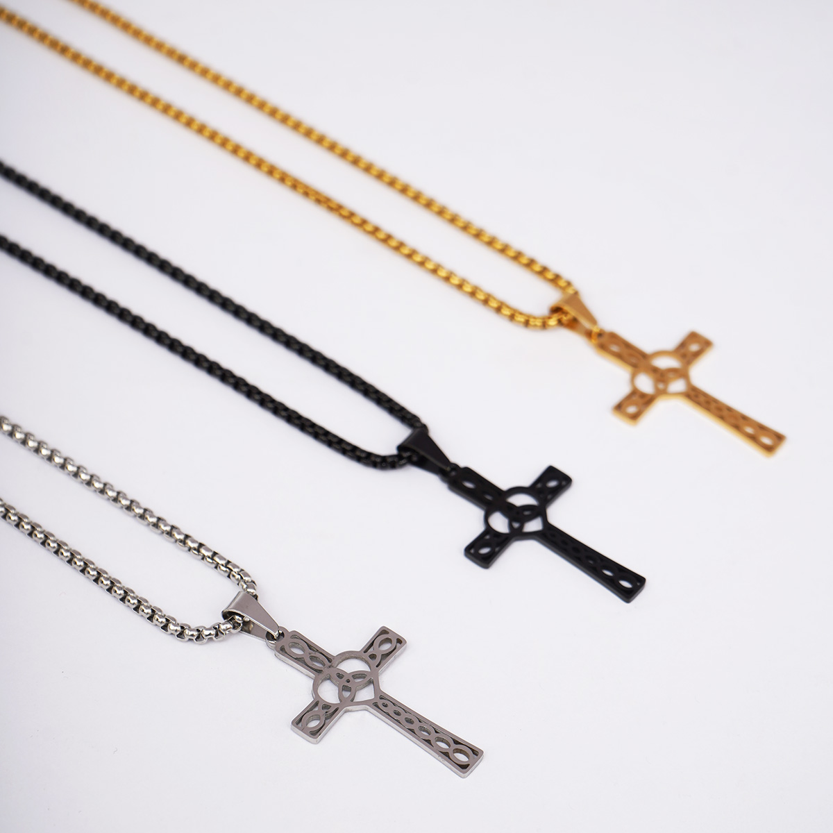 گردنبند نقره ای طرح صلیب و قلب مدل SH