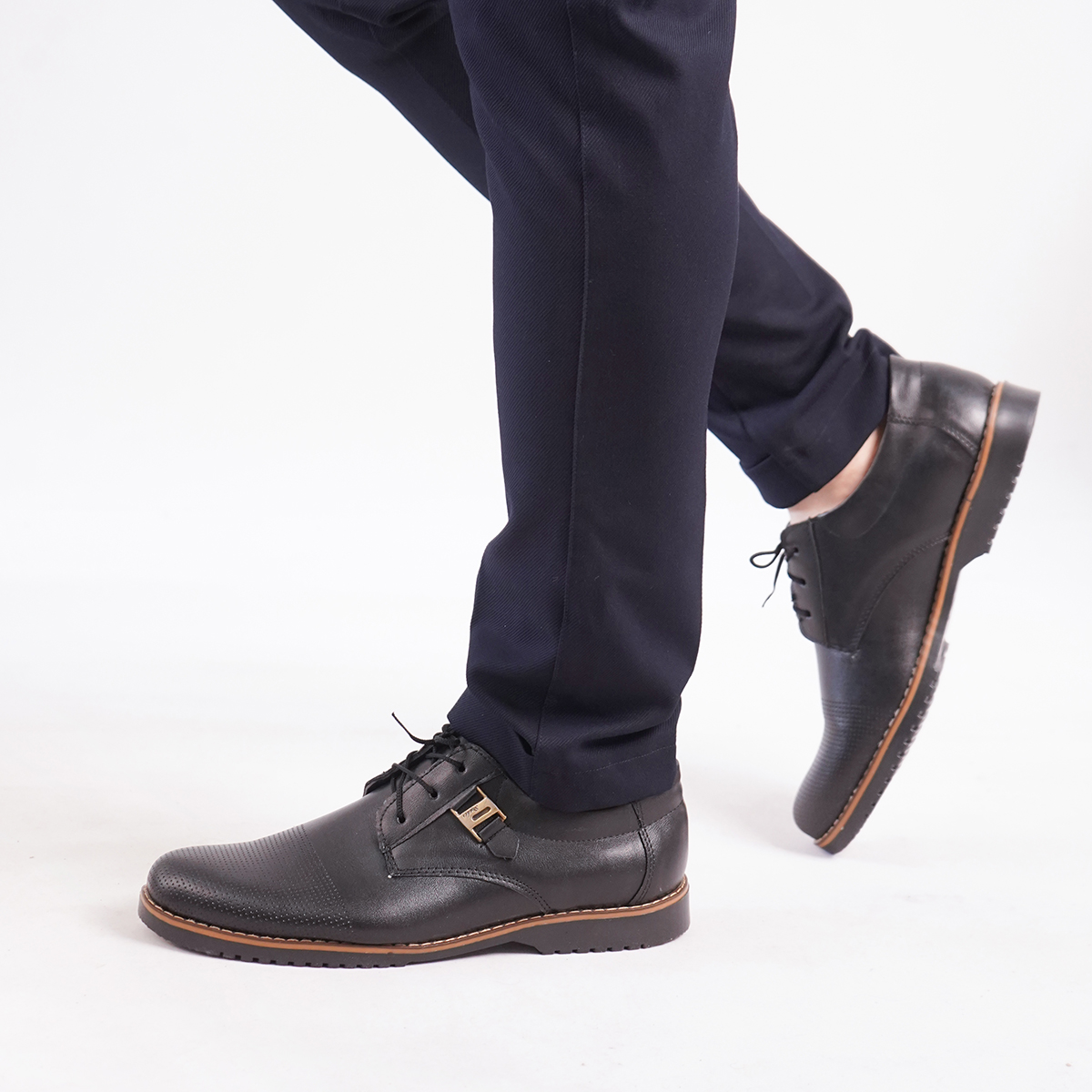 کفش رسمی مردانه مشکی سگکی سوزنی مدل D40