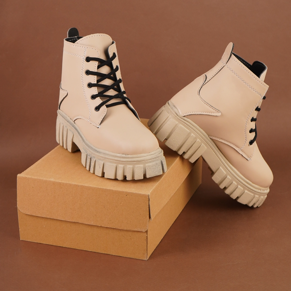 نیم بوت زنانه کرم مدل Roxana