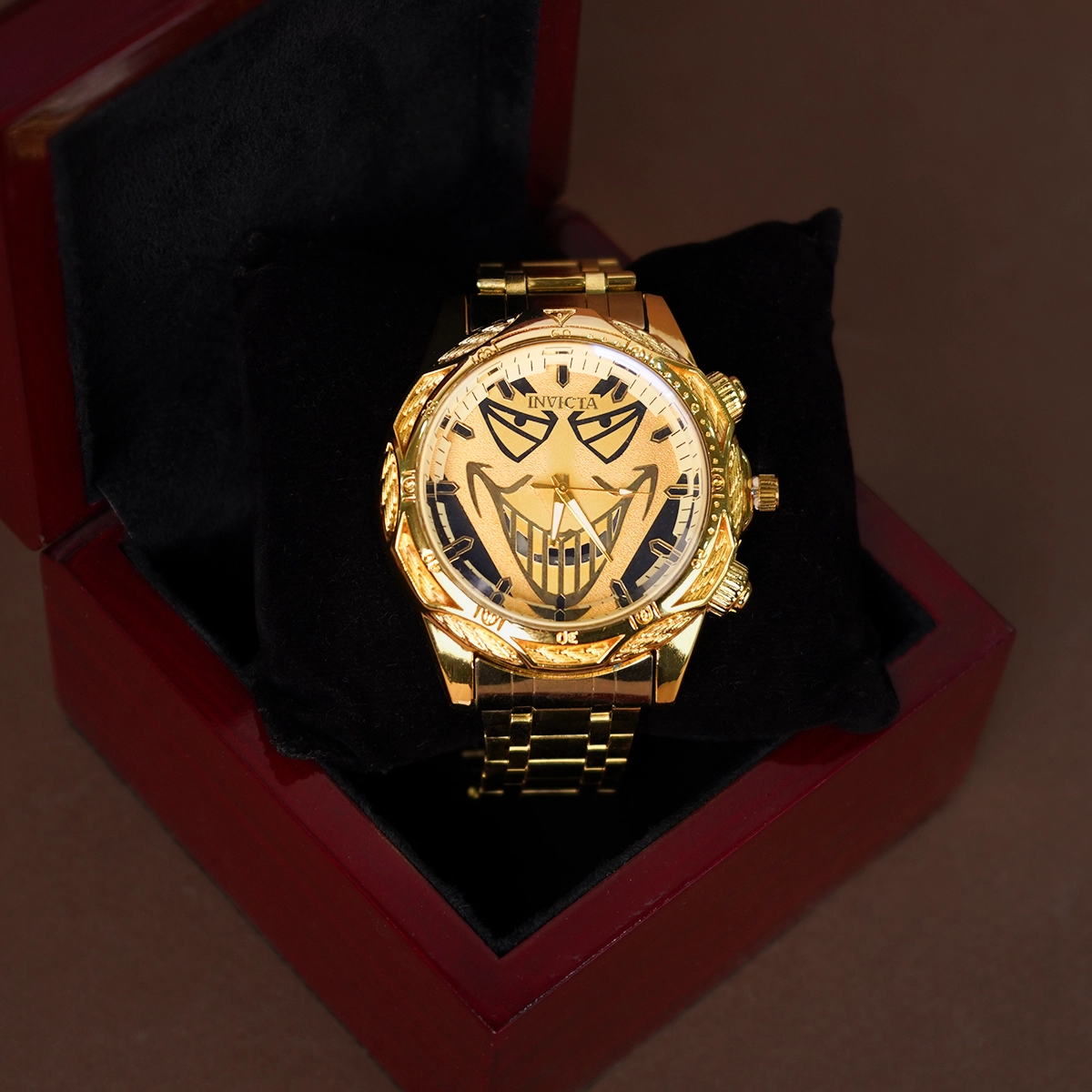 ساعت invicta طرح جوکر طلایی