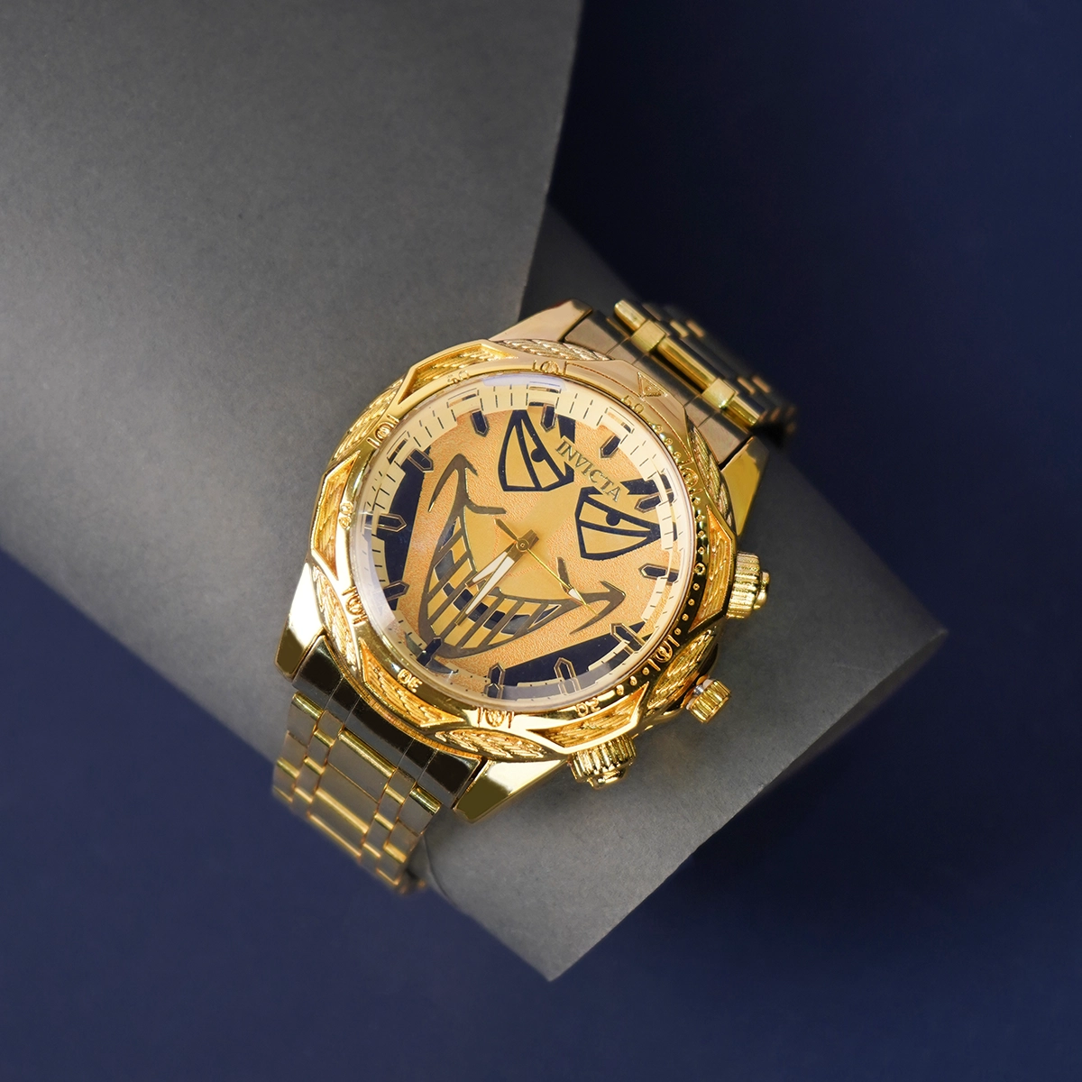 ساعت invicta طرح جوکر طلایی
