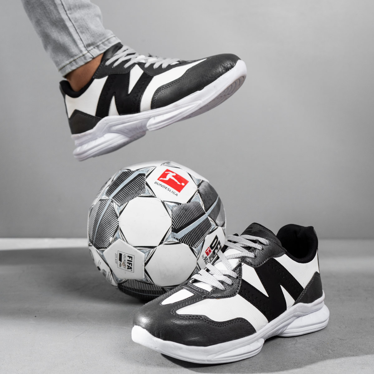 کفش ورزشی New Balance مردانه مشکی سفید مدل Bret